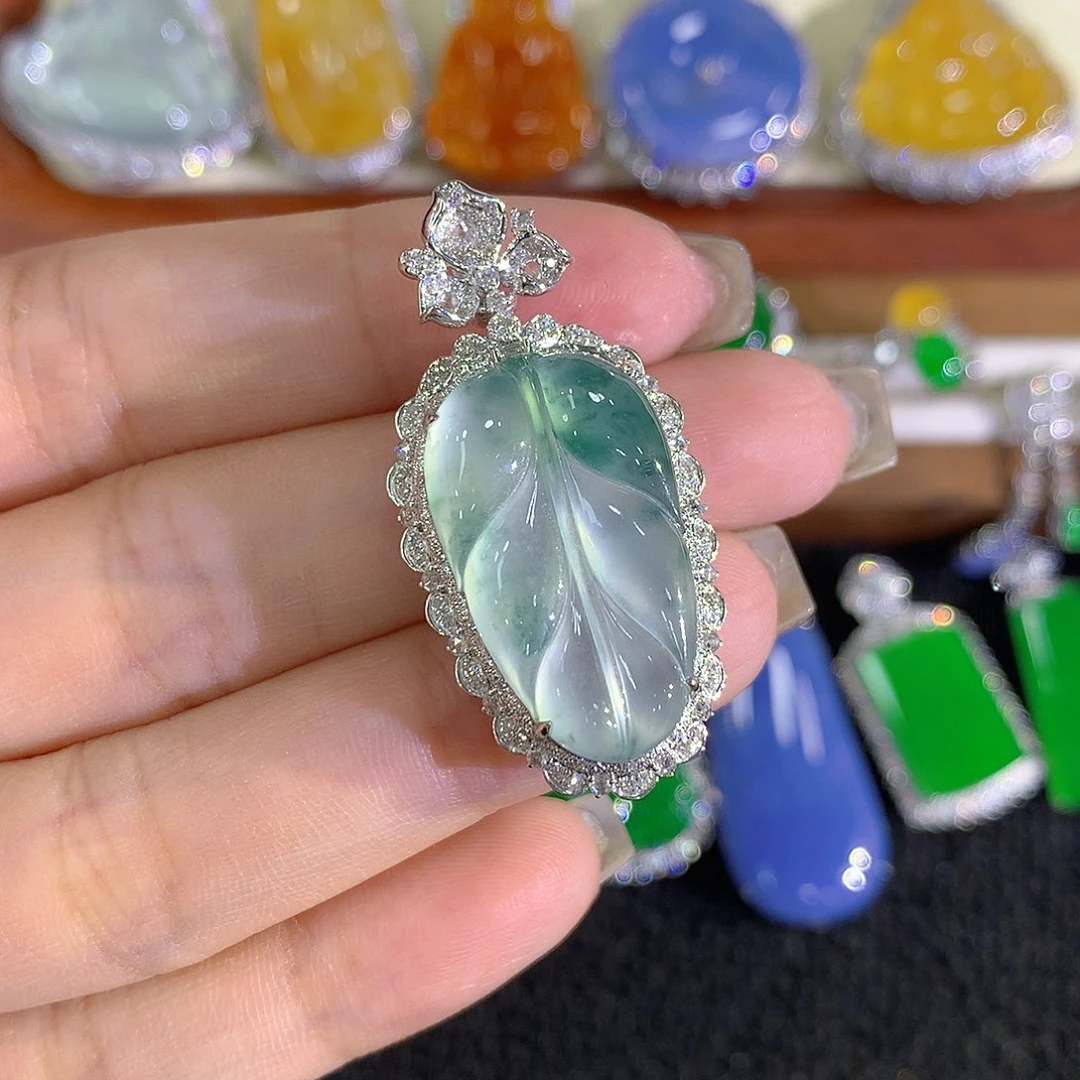 颈饰18K金镶嵌翡翠叶子