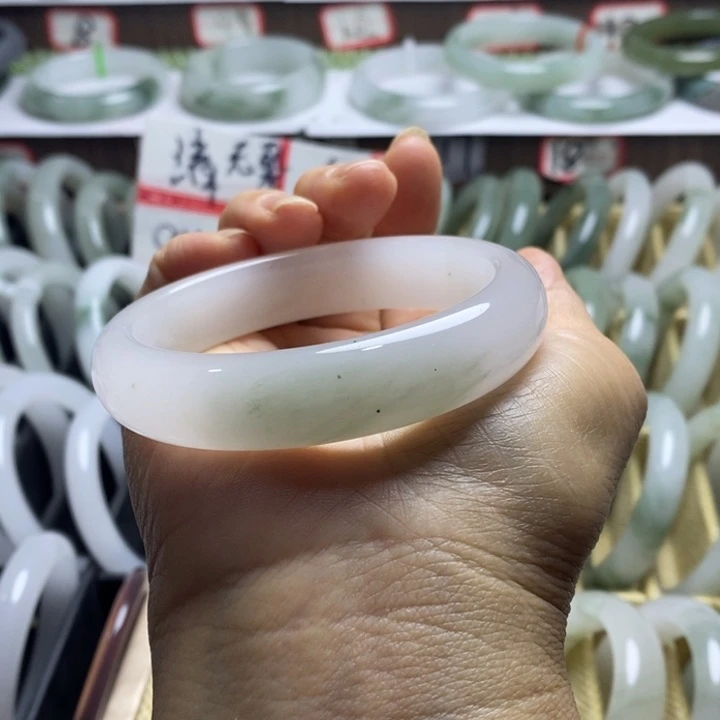 石英质玉（天山翠）未镶嵌手镯