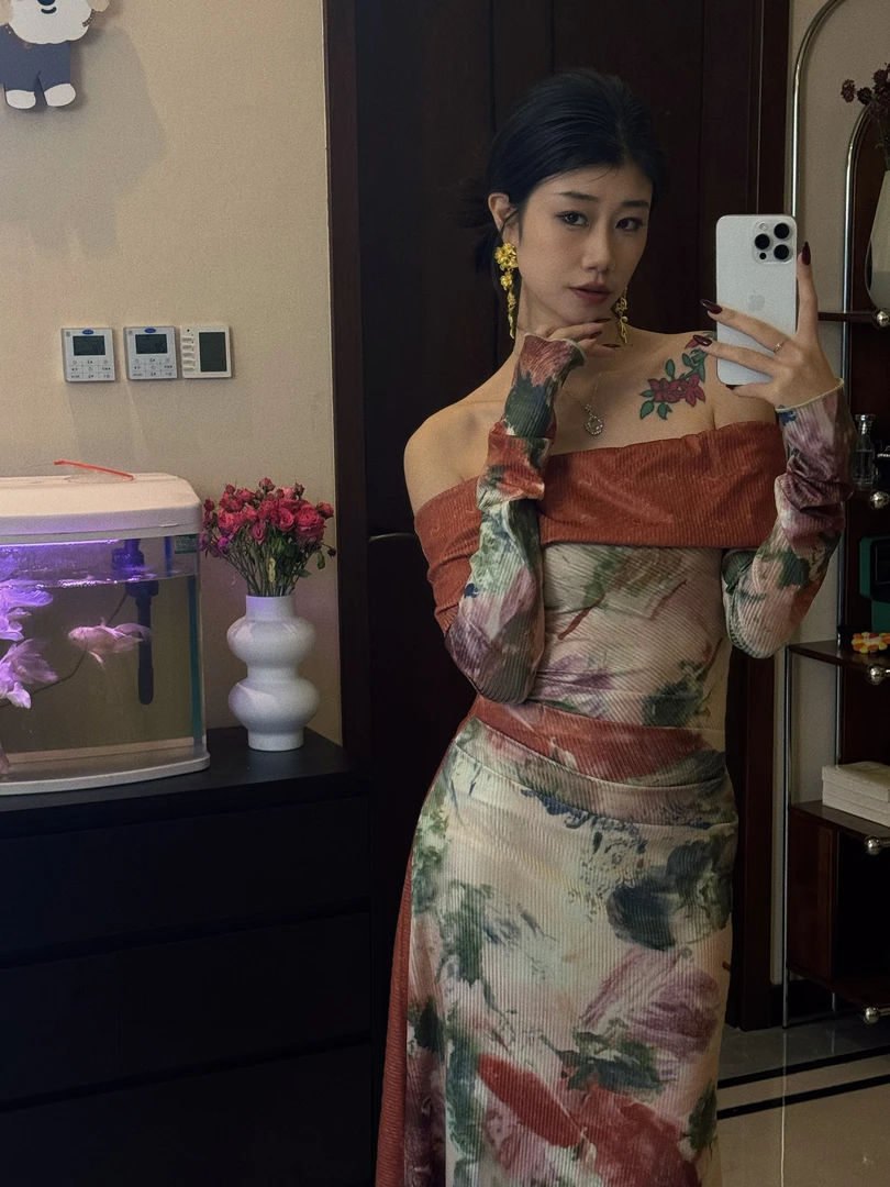 花影颂两面穿中古撞色印花一字肩针织长裙女两穿显瘦捏褶连衣裙子