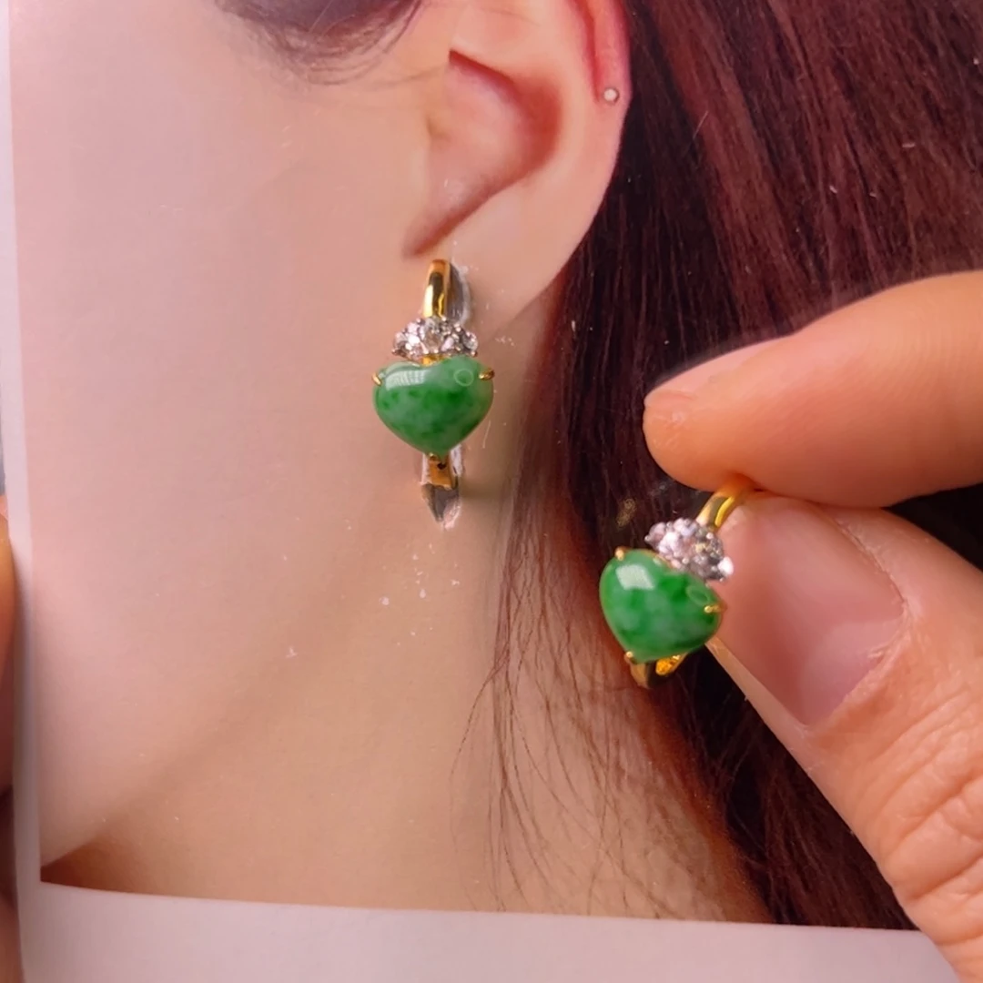 翡翠耳饰18K金镶嵌等****。耳包