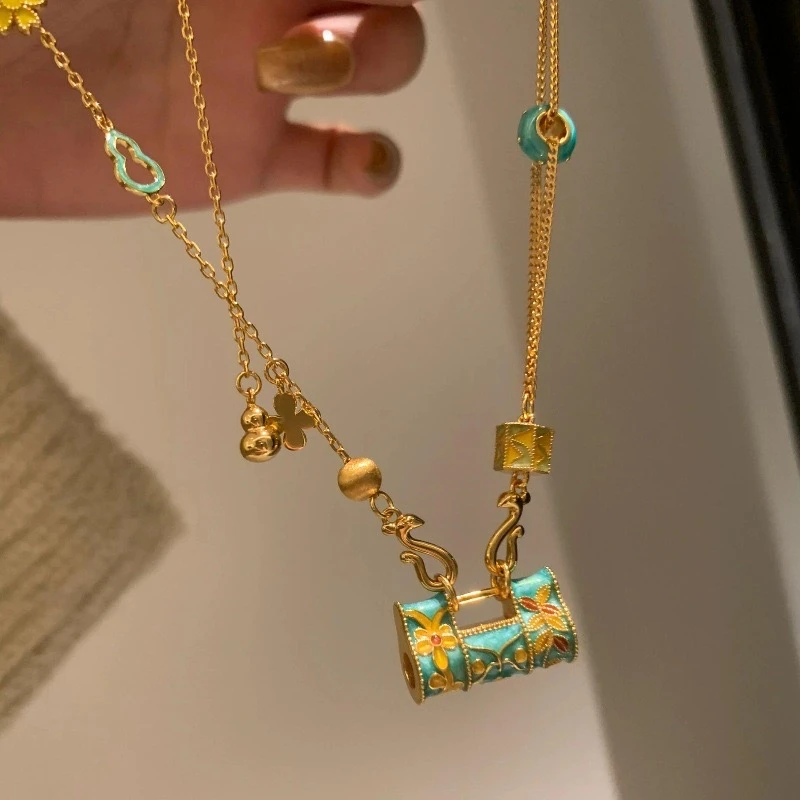 铜合金珐琅项链 轻奢复古珐琅繁花平安锁项链烧蓝小锁包吊坠锁骨