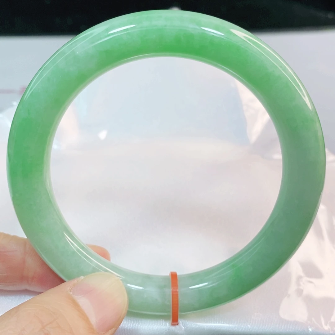 翡翠手镯未镶嵌58.8圈口圆条