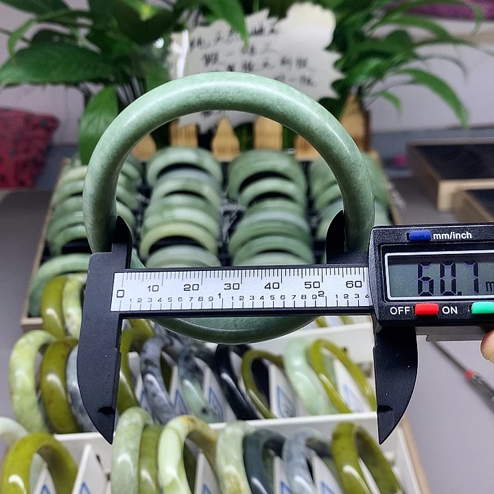未镶嵌蛇纹石玉手镯18