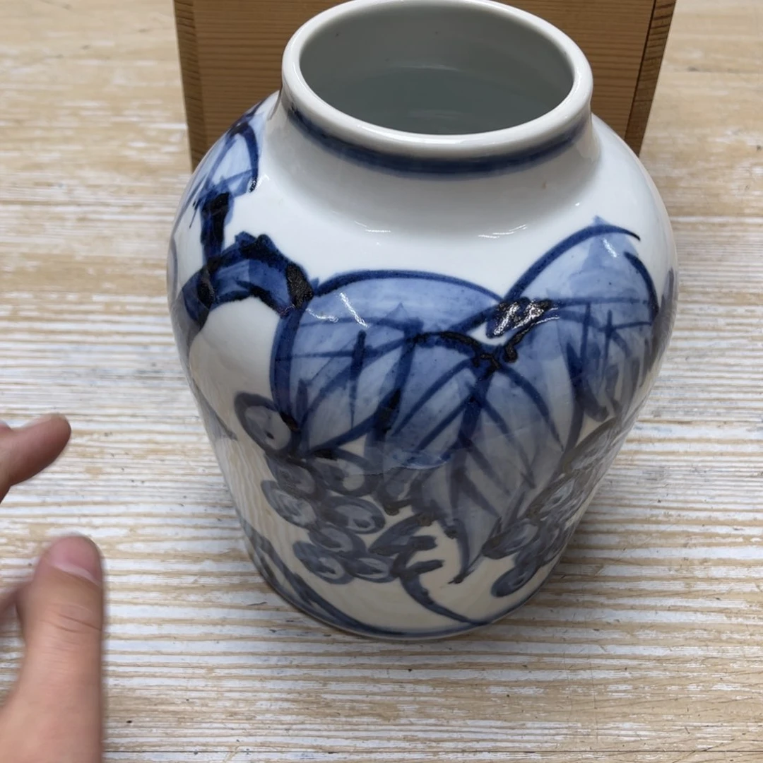 瓷片黑*密密麻麻地排列着一个大