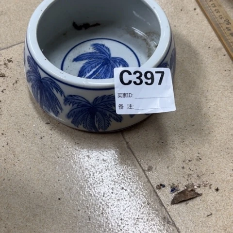 鸿****瓷片瓷片瑕疵不退不换，介意不拍