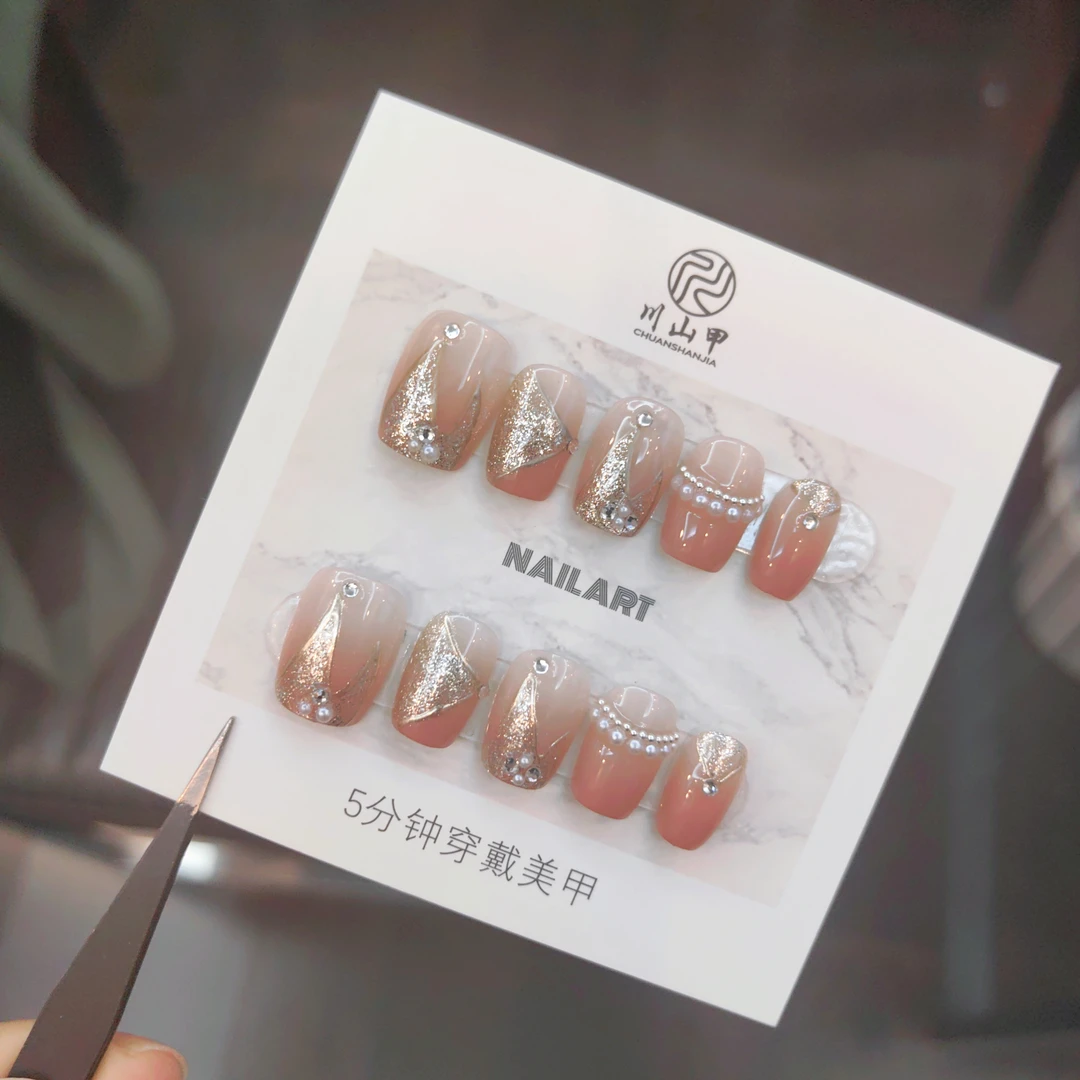 美甲款式推荐2025爆美甲短款纯手工穿戴甲金色人鱼尾美甲贴片