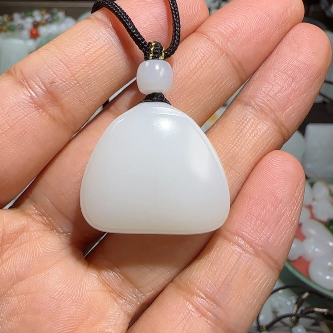 和田玉颈饰未镶嵌柿**意