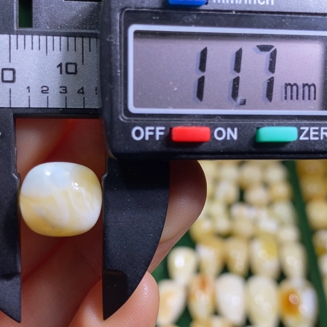 蜜蜡未镶嵌裸石配饰