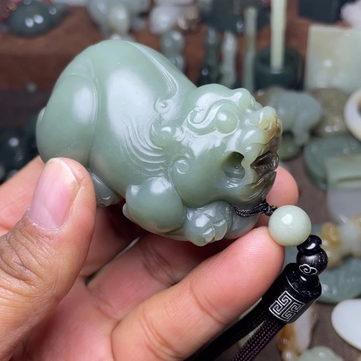 和田玉颈饰未镶嵌早*?