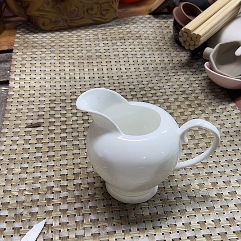 微瑕，不能明火，骨瓷公道杯1个