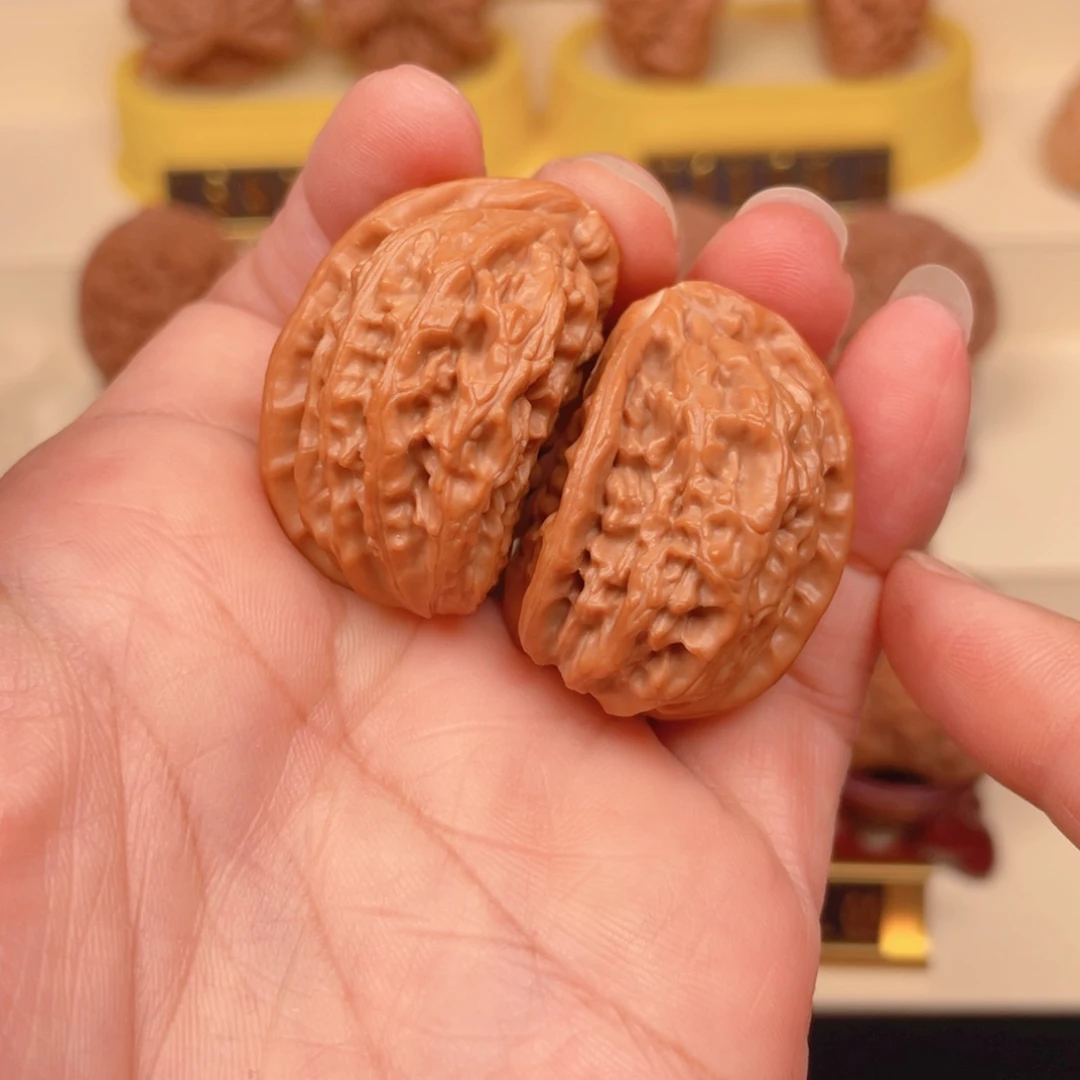 文玩核桃把件白狮子半壁