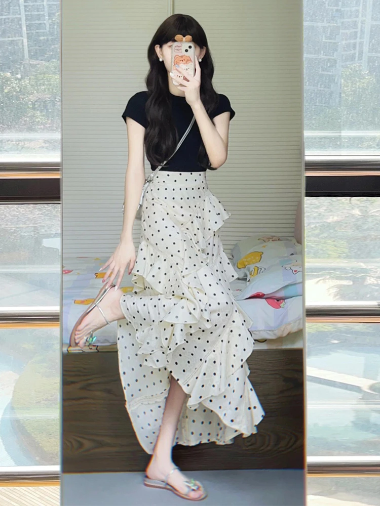 2025夏季法式气质浪漫穿搭黑色短袖T恤高腰波点碎花半身裙两件套