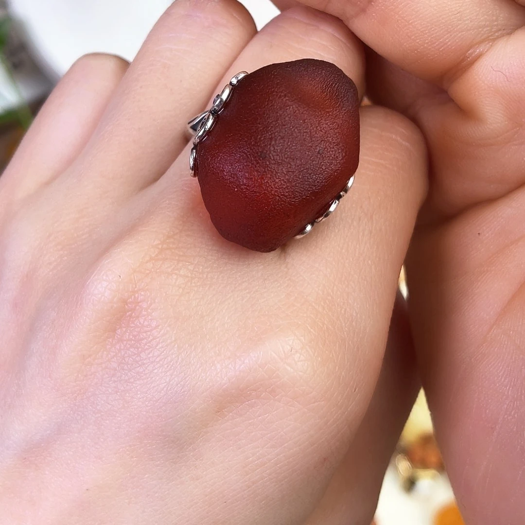 琥珀珠宝奇石未镶嵌。