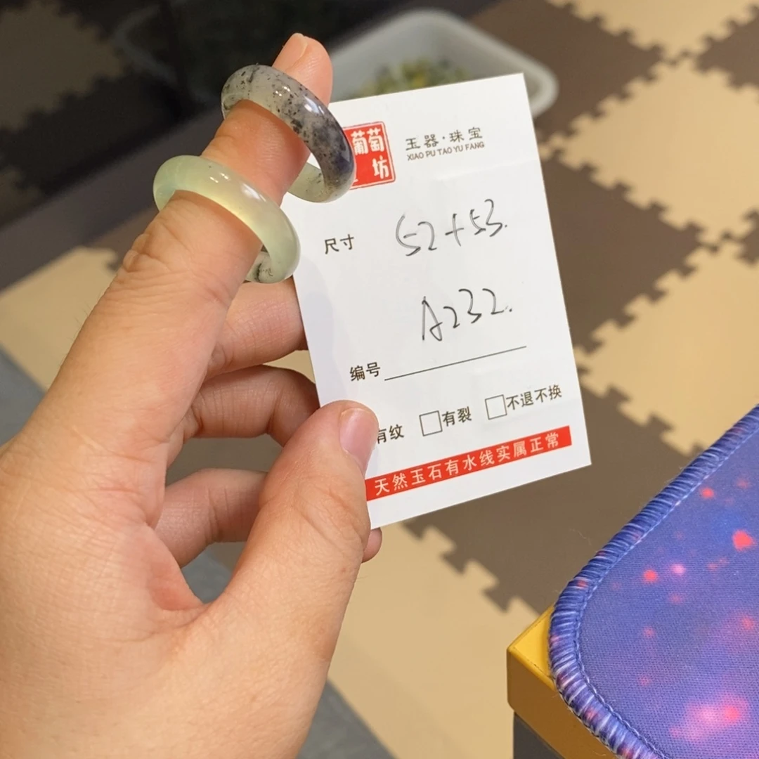蛇纹石玉手镯未镶嵌乔**?