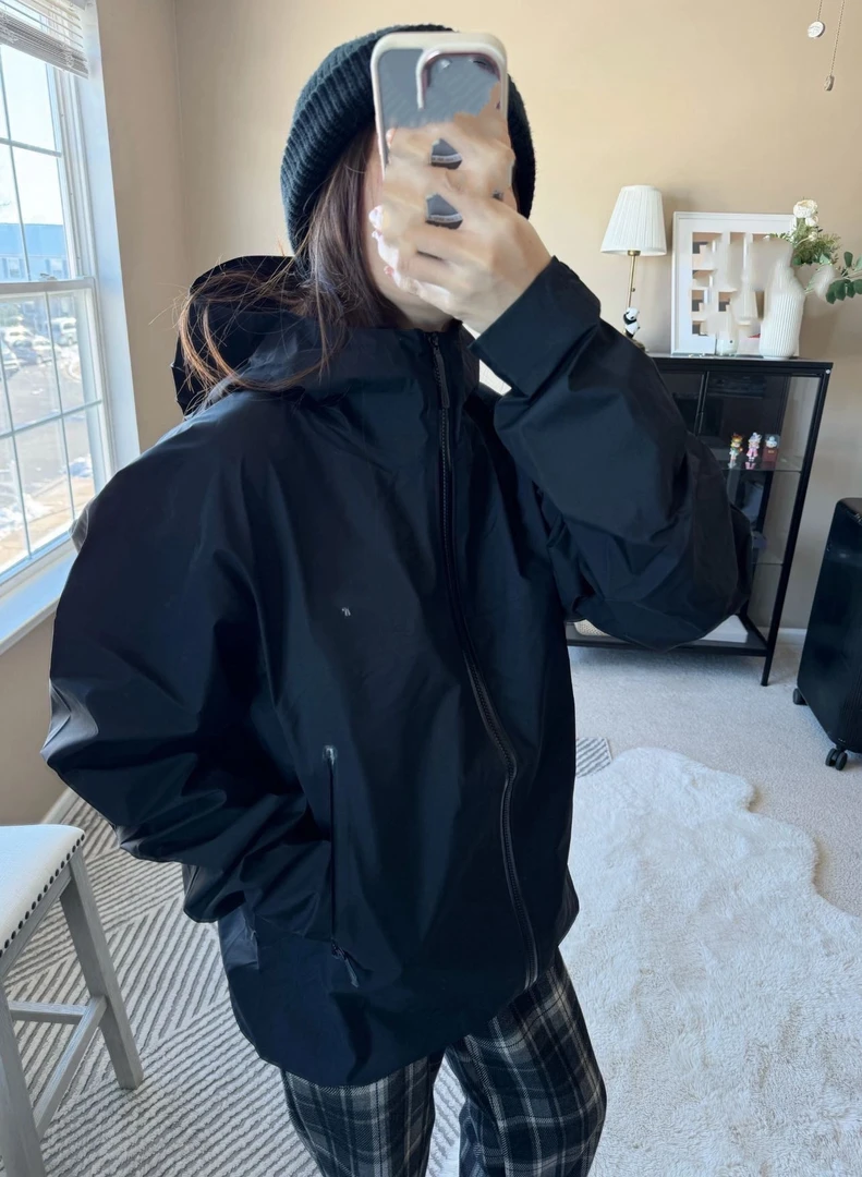 细密防风连帽外套