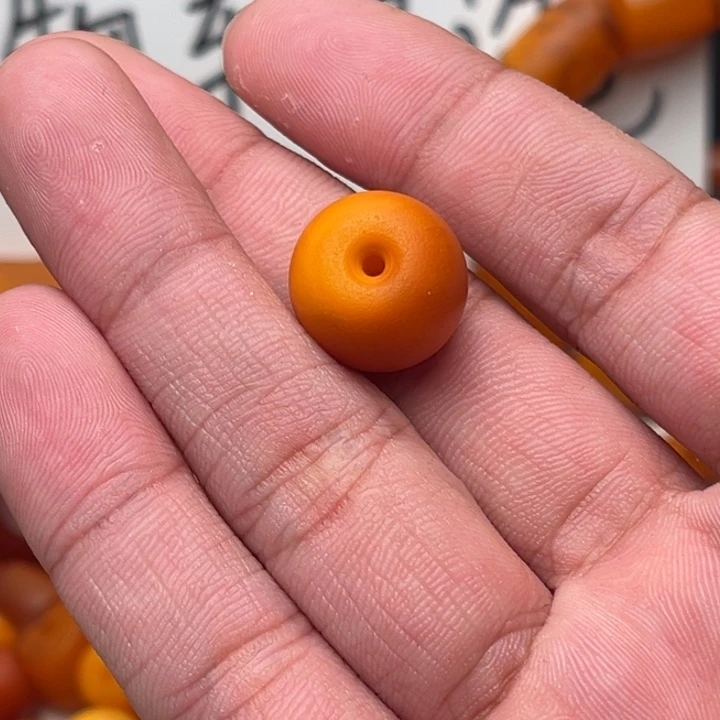 冰***。琥珀未镶嵌裸石蜜蜡墩子