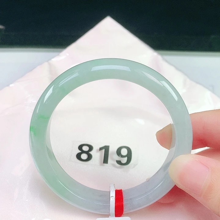 翡翠未镶嵌手镯（圆镯）53.5