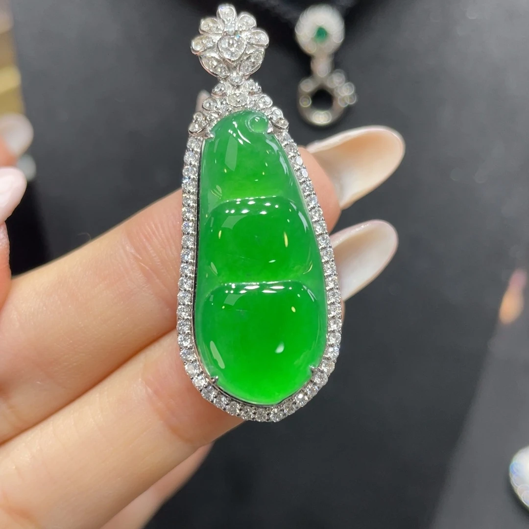 翡翠颈饰18K金镶嵌天然缅甸翡翠a货