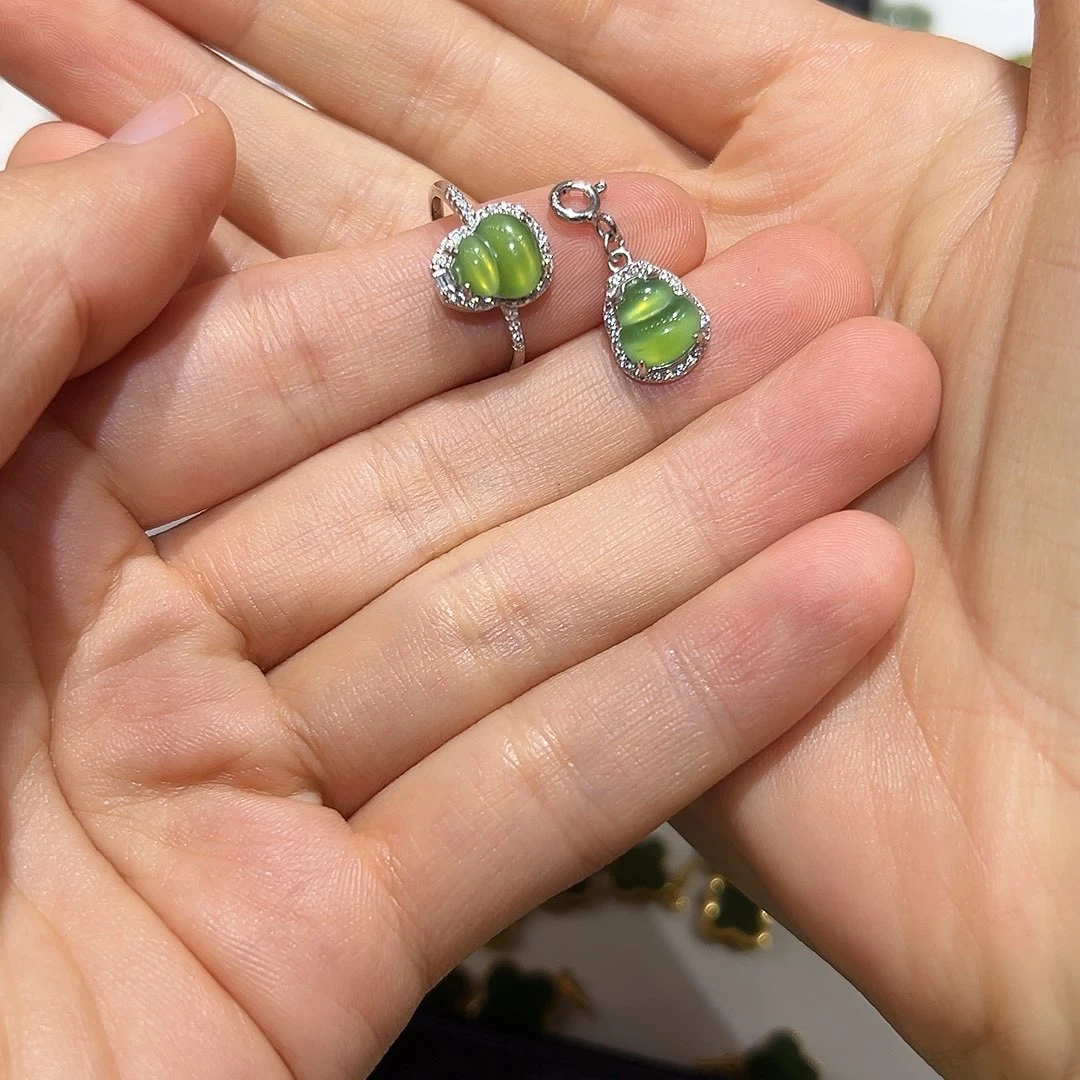 和田玉银S925镶嵌颈饰菜****?