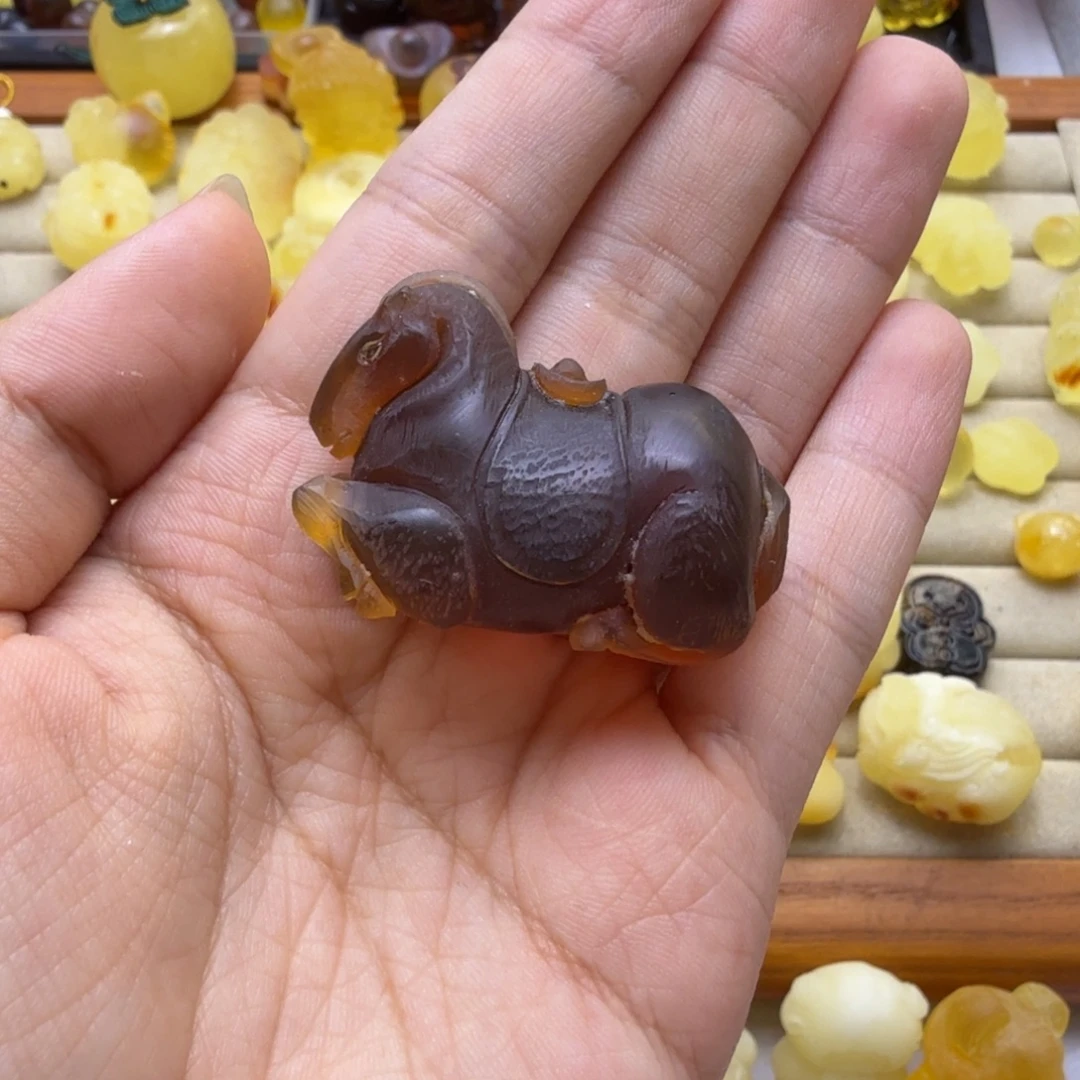 蜜蜡未镶嵌珠宝奇石