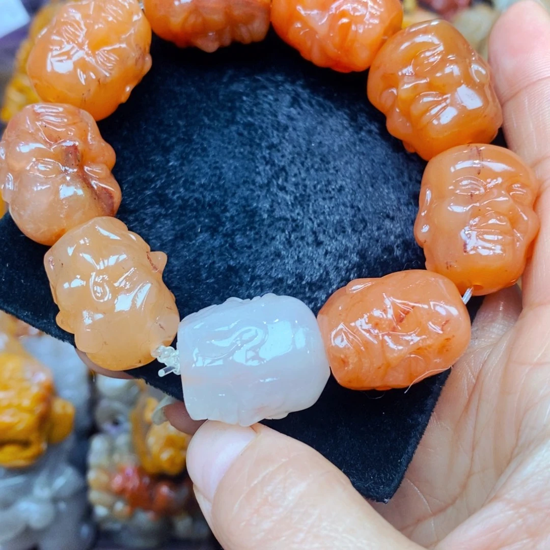 未镶嵌石英质玉（黄龙玉）颈饰