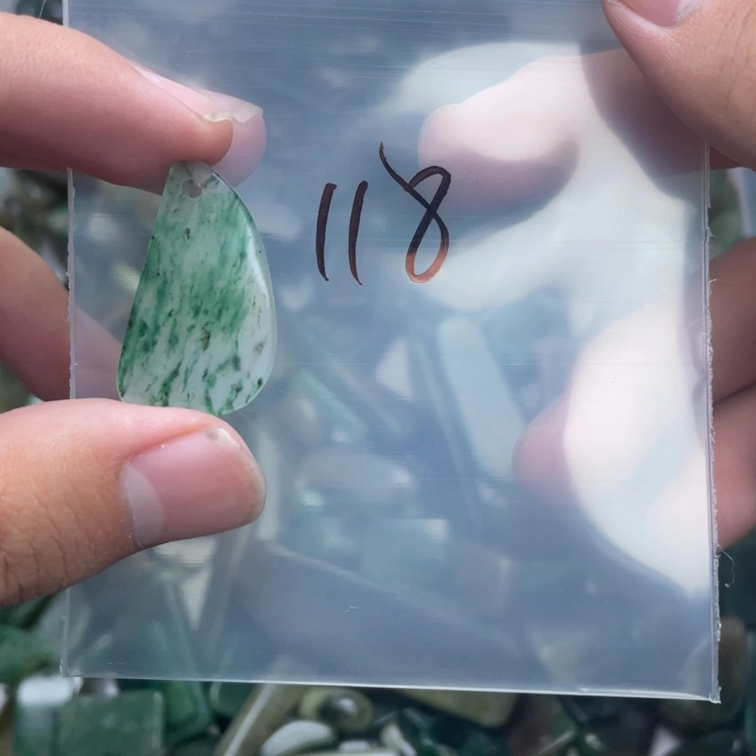 独山玉未镶嵌珠宝半成品