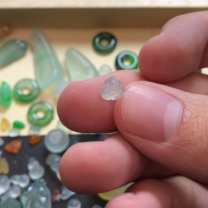 定制翡翠未镶嵌挂件