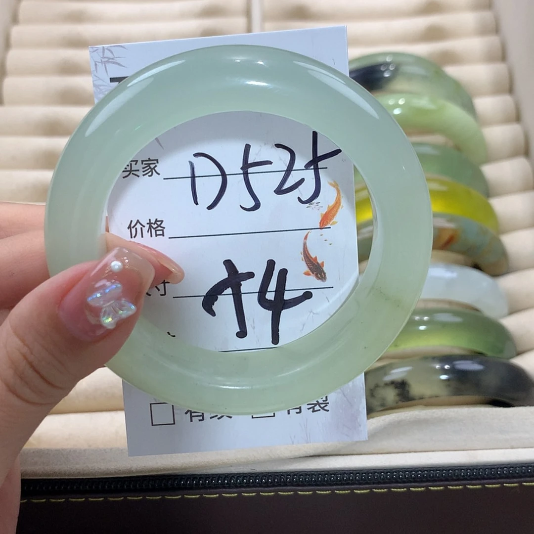 【闪购商品】未镶嵌蛇纹石玉手镯