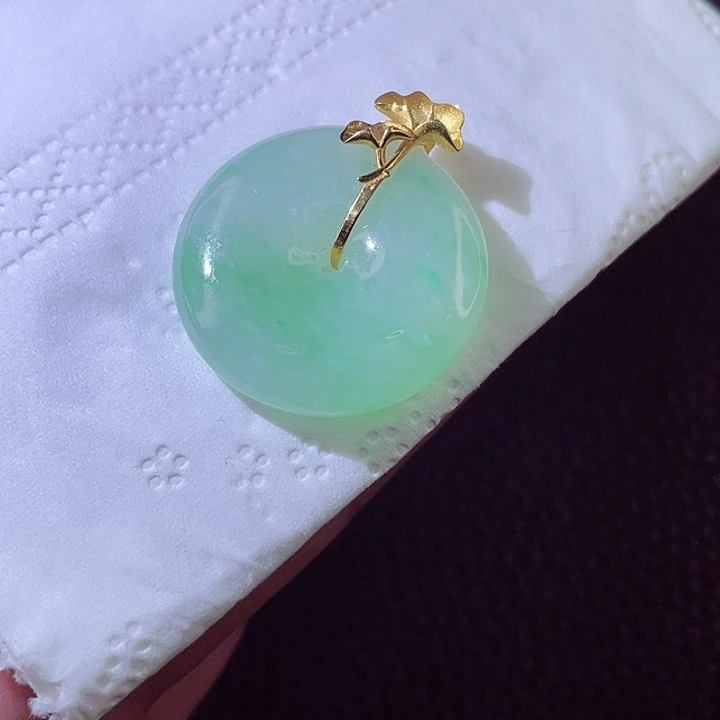 翡翠18K金镶嵌颈饰翡翠