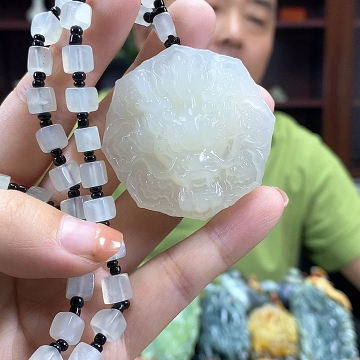 蛇纹石玉未镶嵌吊坠
