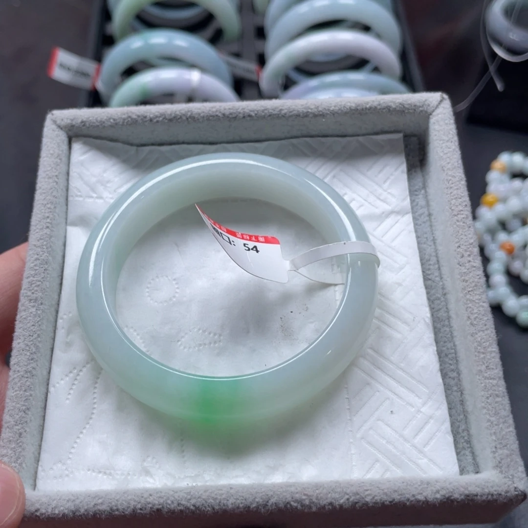 翡翠未镶嵌手镯白底青