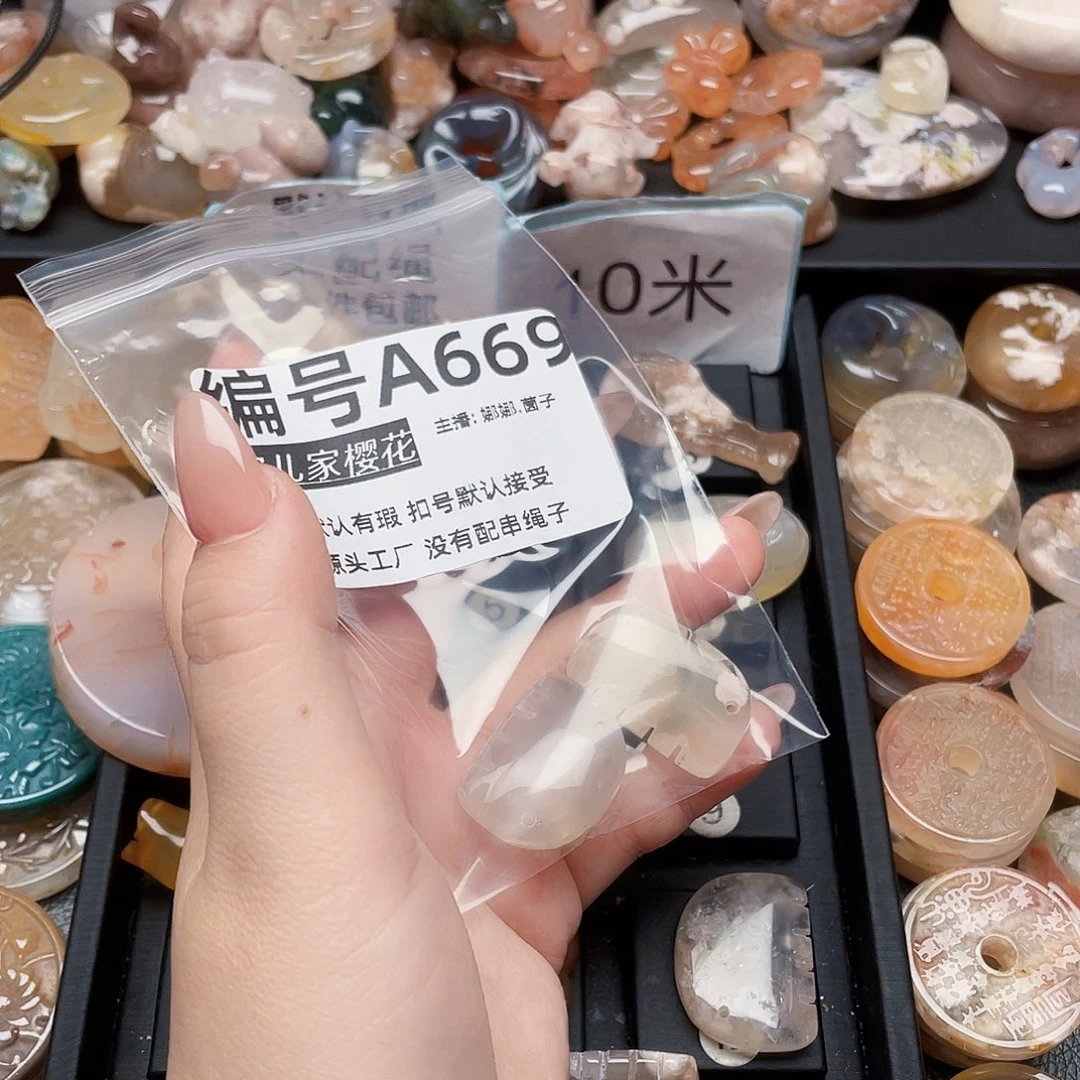 玛瑙/玉髓颈饰银S925镀金镶嵌明*