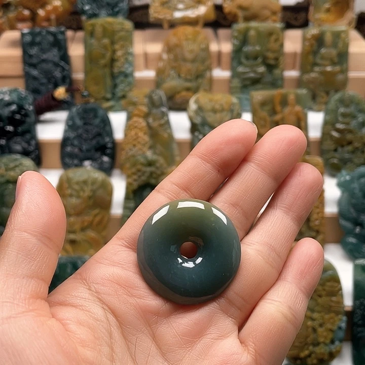 翡翠颈饰未镶嵌天然翡翠A货平安扣