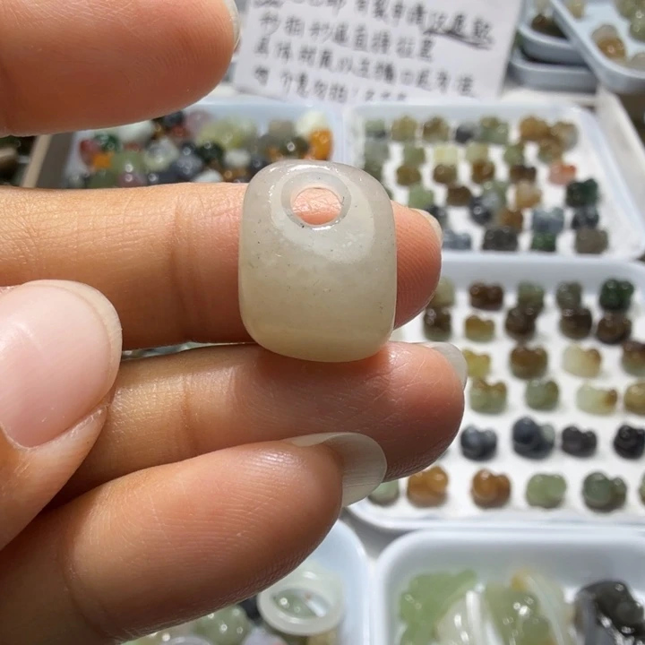 和田玉未镶嵌珠宝奇石