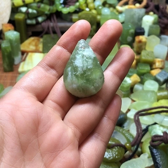 未镶嵌岫玉吊坠岫