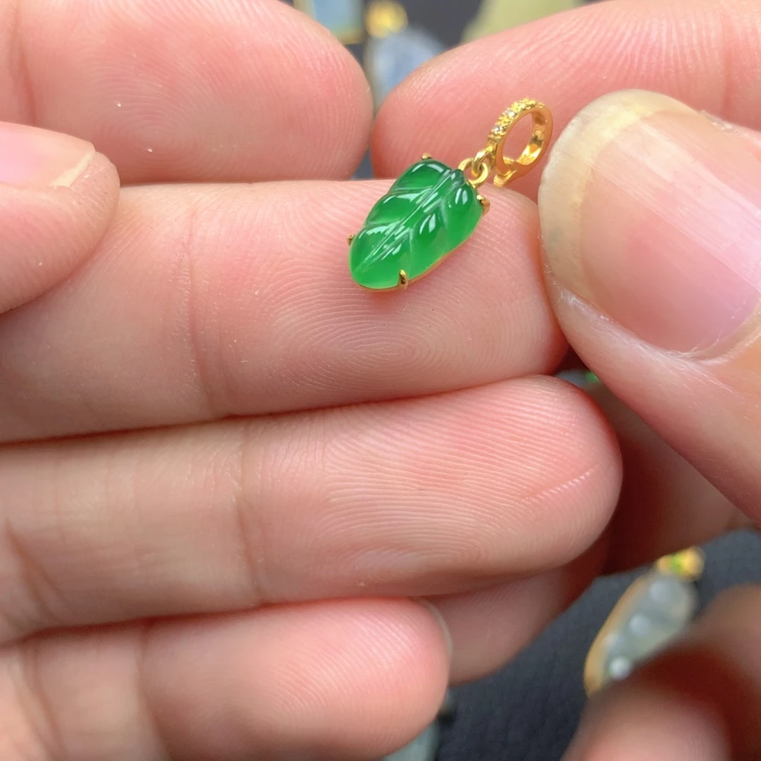 【闪购商品】颈饰18K金镶嵌翡翠翡翠