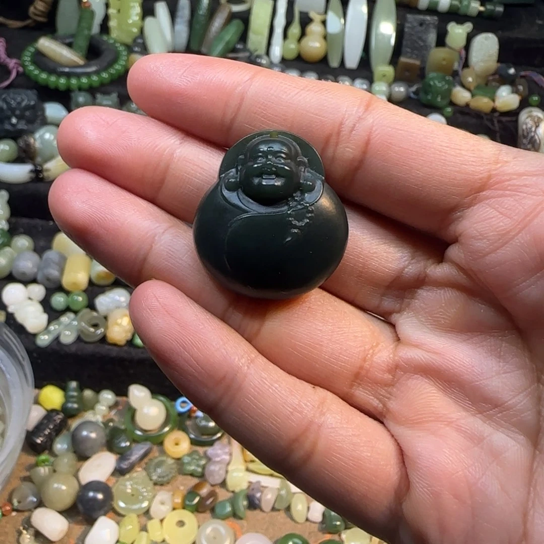 和田玉未镶嵌颈饰塔青佛公