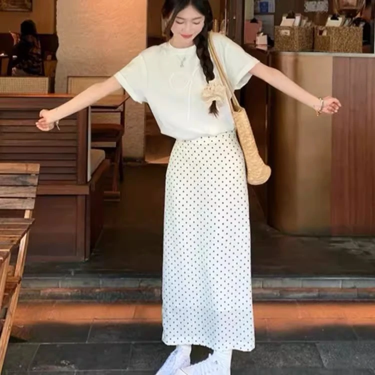 米白色蝴蝶结短袖T恤设计感显瘦正肩上衣+波点半身裙套装两件套