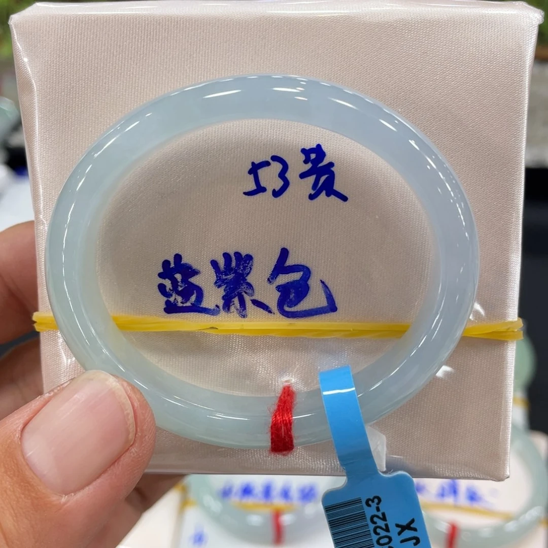 翡翠手镯未镶嵌翡翠