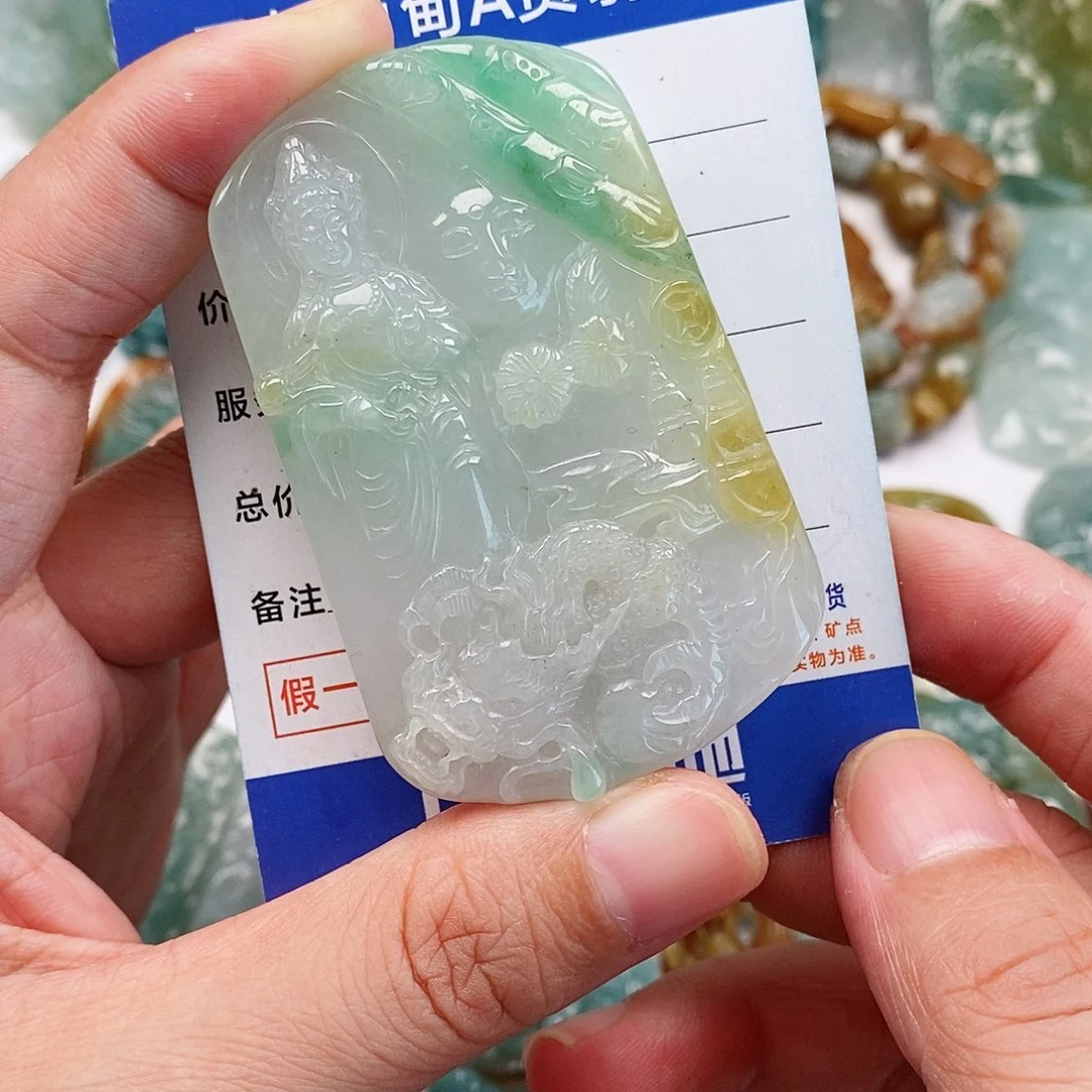 翡翠未镶嵌颈饰御龙观音