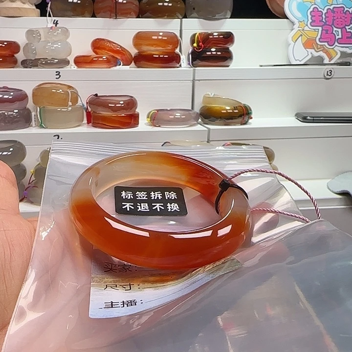 玛瑙/玉髓未镶嵌手镯天然纹雾俏点