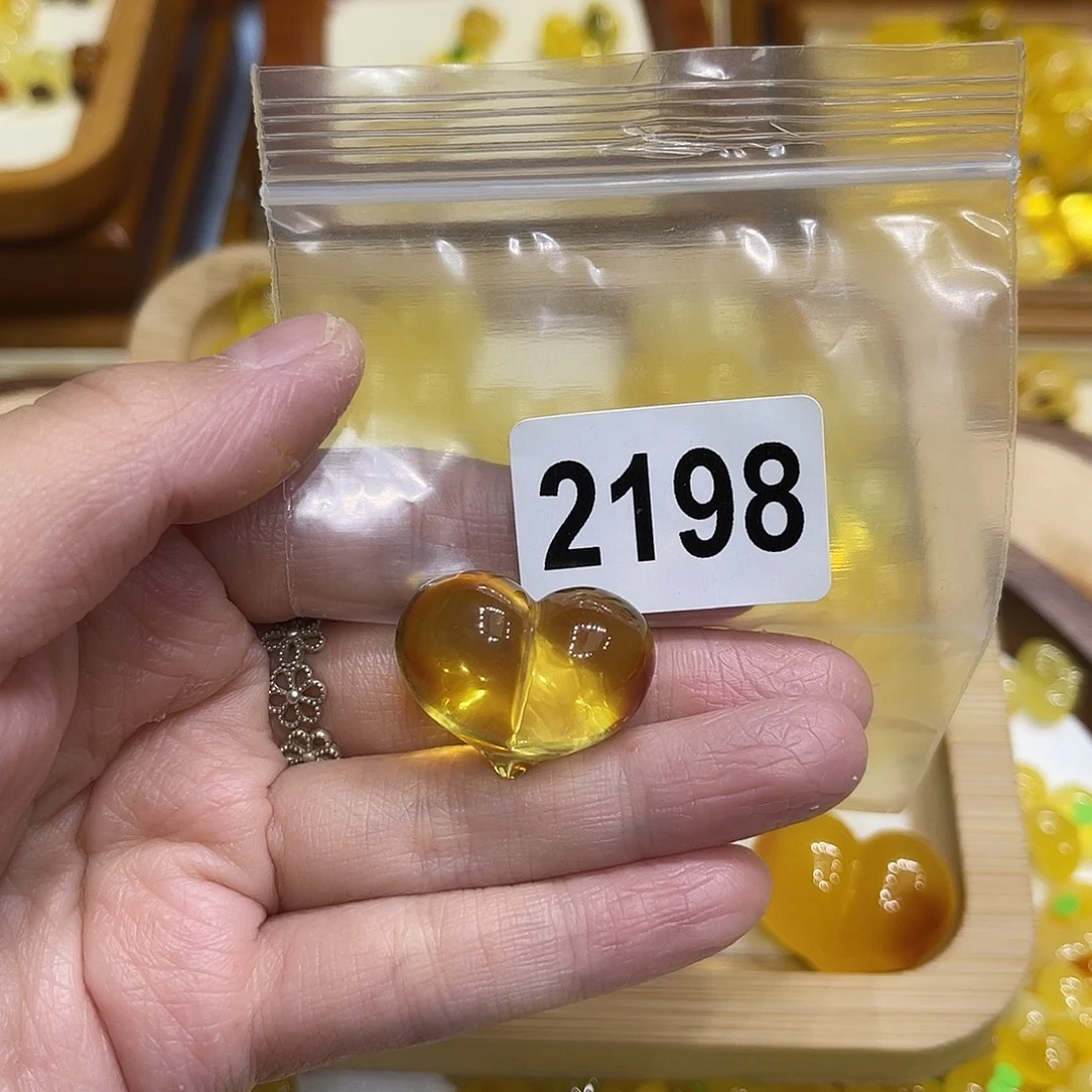 琥珀未镶嵌颈饰蜜蜡
