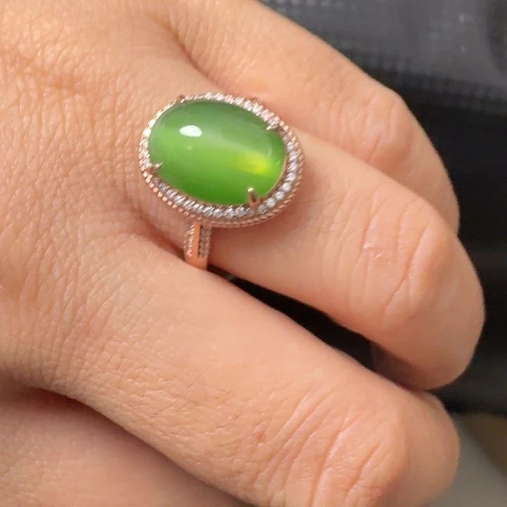 和田玉未镶嵌颈饰苹果绿猫眼戒指