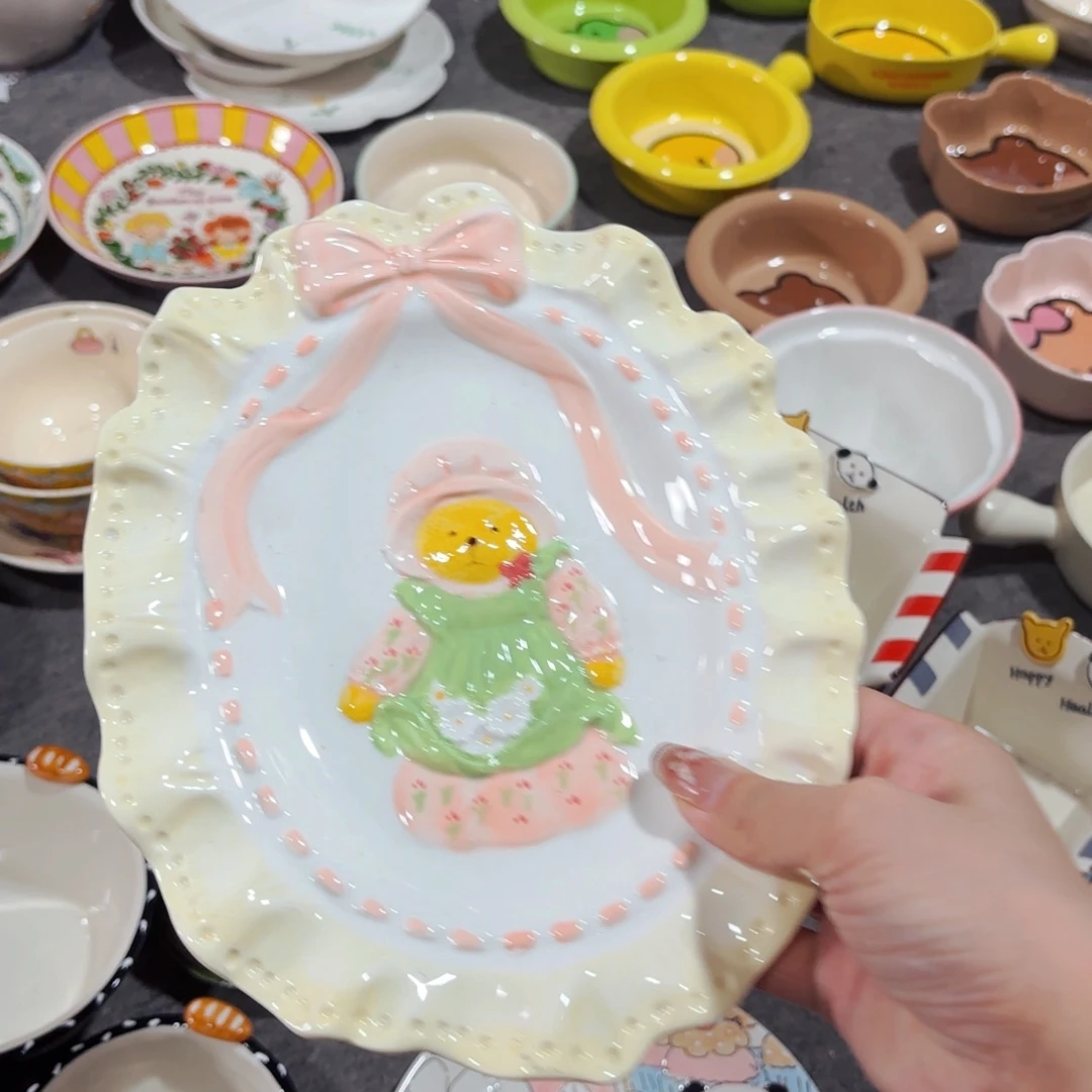 陶瓷维尼浮雕八寸餐盘微微瑕