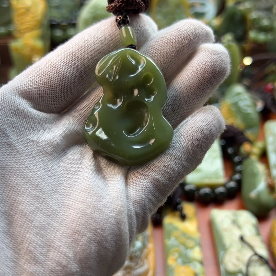 岫岩老玉（透闪石质玉）未镶嵌颈饰