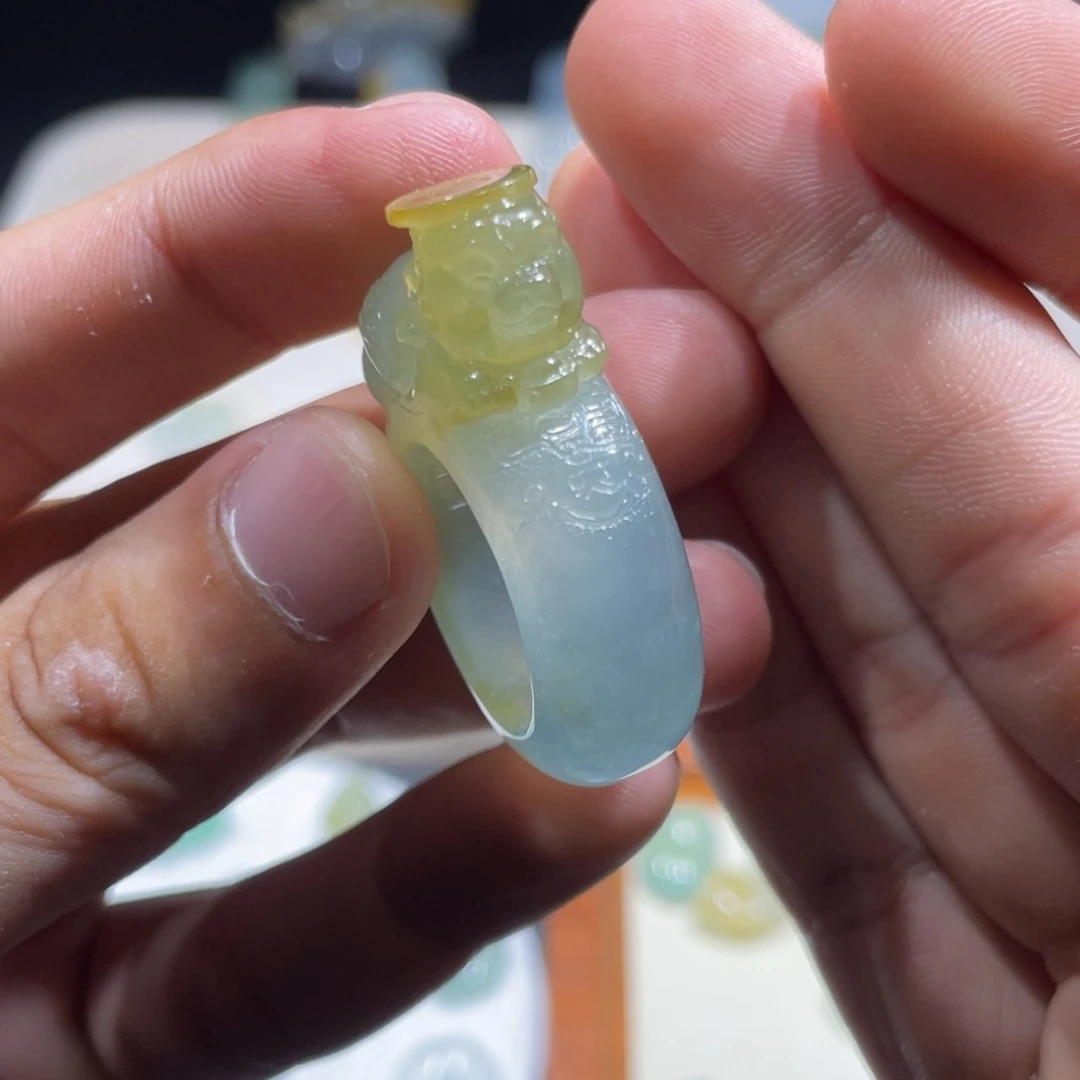颈饰未镶嵌翡翠貔貅戒圈