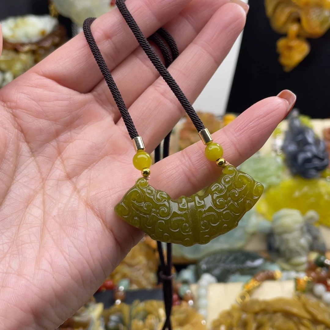 未镶嵌蛇纹石玉颈饰