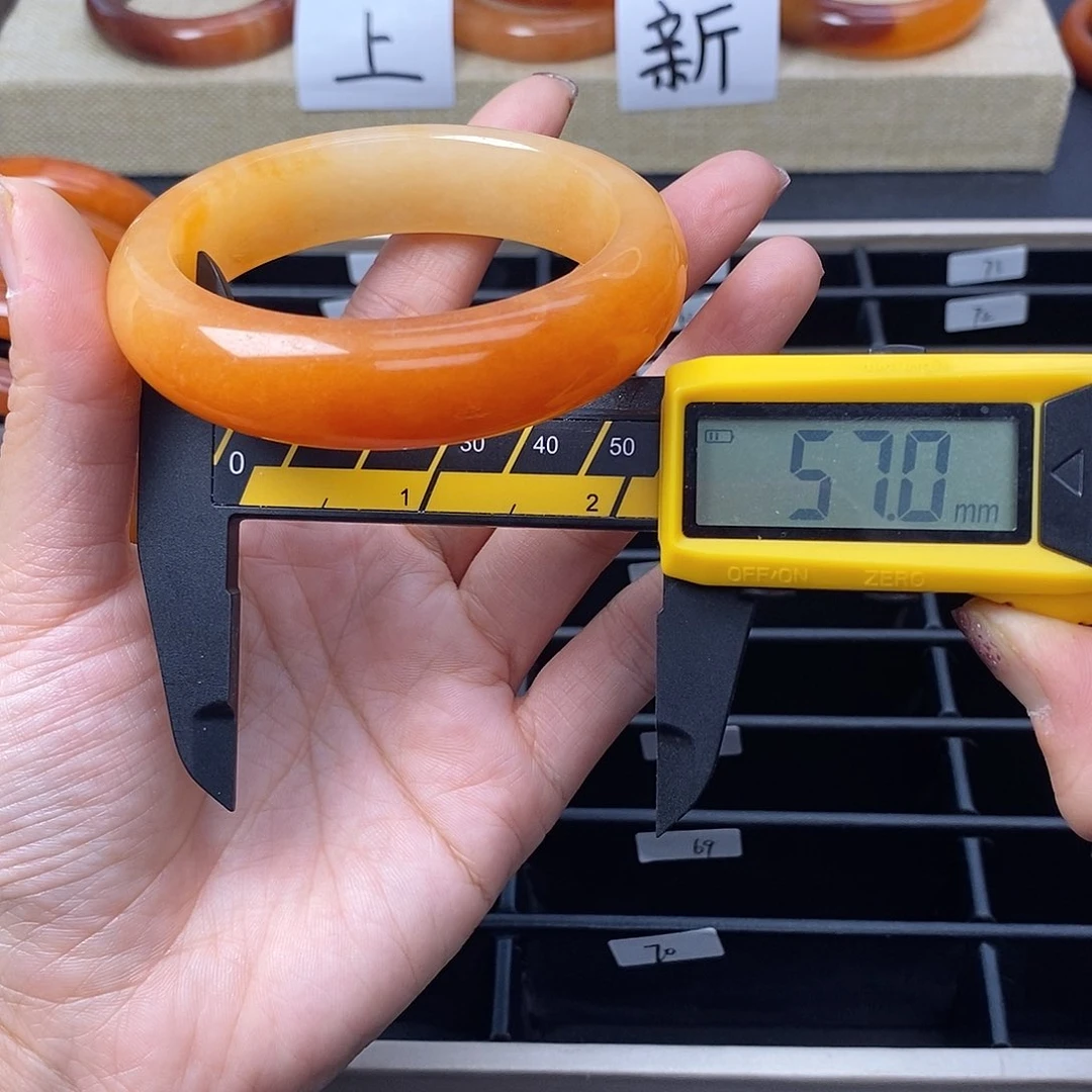 未镶嵌石英质玉（黄龙玉）手镯47号