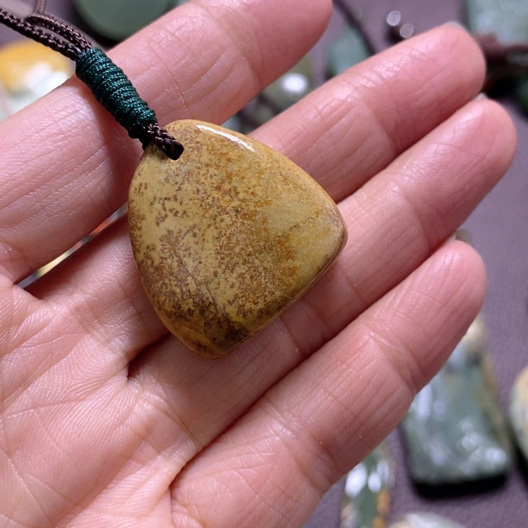 岫岩河磨玉（透闪石质玉）挂件未镶嵌