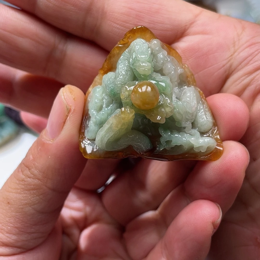 颈饰未镶嵌翡翠穆****居翡玉缘翡翠